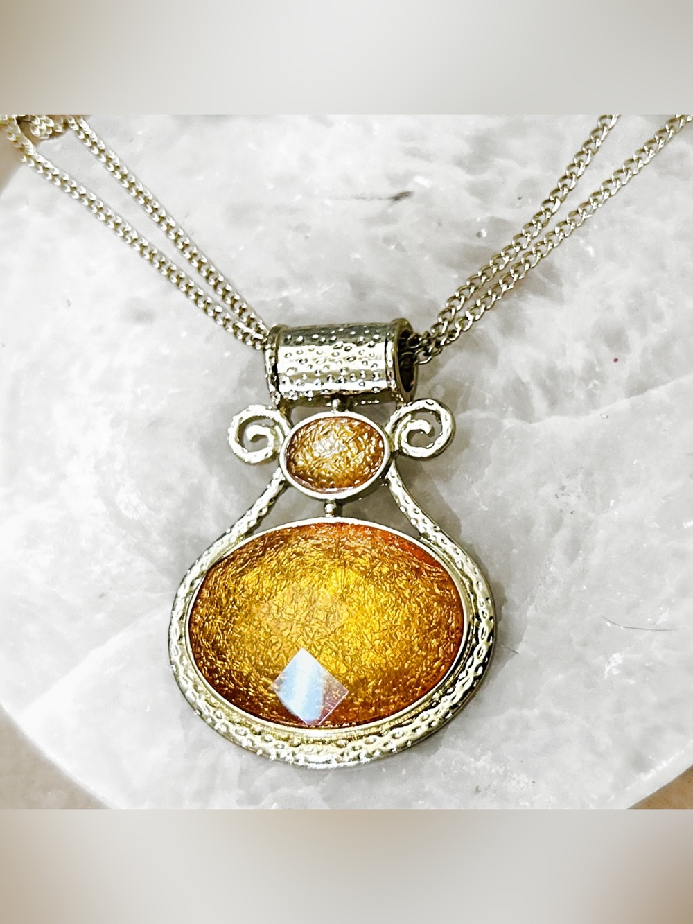 Gorgeous Gold-Tone Faux Amber Pendant Necklace
